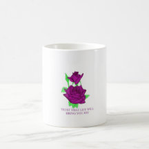 taza con los rosas y la inspiración