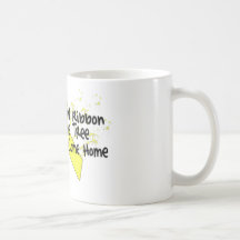 Taza de café amarilla de la cinta