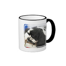 Taza de café blanco y negro de cocker spaniel