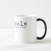 Taza de café cambiante del color Greyscale