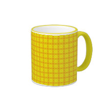 Taza de café con las flores amarillas