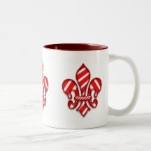 Taza de café de la flor de lis del día de fiesta d