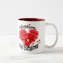 Taza de café de los flores del amor de la adopción