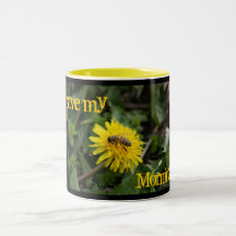 Taza de café divertida de la abeja linda del zumbi