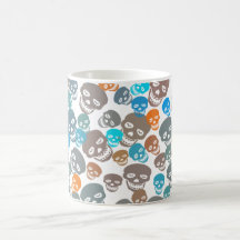 Taza de café feliz del cráneo