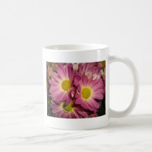 Taza de café rosada de las momias