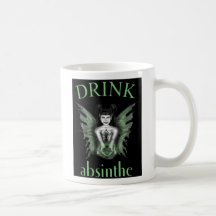 Taza de hadas gótica del ajenjo de la bebida
