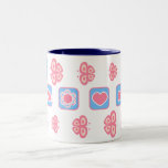 taza de la mariposa del rosa y de los azules cielo