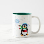 Taza del chica del pingüino de Caroling