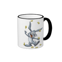 Taza del conejo que hace juegos malabares