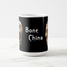 Taza del cráneo de la "porcelana de hueso"