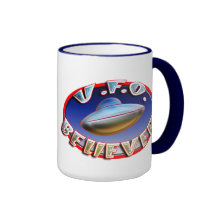 Taza del creyente del UFO