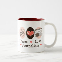 Taza del periodismo del amor de la paz