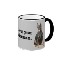 Taza del Pinscher del Doberman