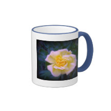 Taza del rosa amarillo