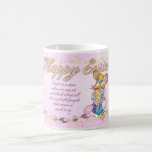Taza feliz de Pascua con el pequeños ratón y huevo
