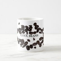 Taza fresca del grano de café de las habas