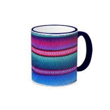Taza guatemalteca de la raya de la tela