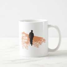 Taza larga de los salmones del hogar del paseo