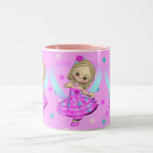 taza linda con la niña en vestido del lunar