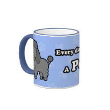 Taza linda del caniche del perro del dibujo animad
