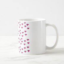 Taza minúscula de los corazones