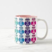 Taza - modelo lindo del búho del arco iris