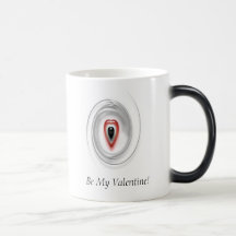 Taza negra del corazón