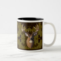 Taza oscura personalizada de los ciervos de Camo tazas