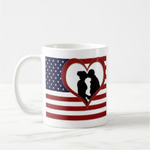 Taza patriótica del amor de los pares de la siluet