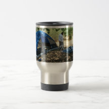 taza que acampa feliz de las imágenes