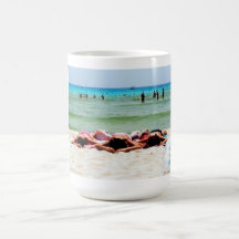 Taza que toma el sol de los chicas