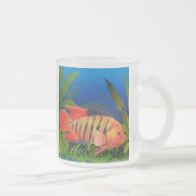 Taza roja del Cichlid de Festae del terror