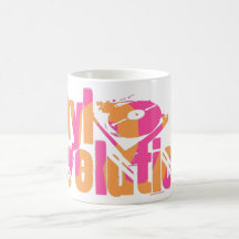 Taza rosada y anaranjada de las revoluciones del v