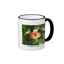 ¡Taza tímida del hibisco de los ámbares!