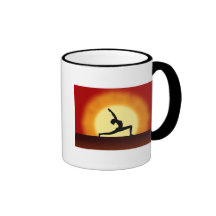 Tazas del té o de café de la salida del sol de la 