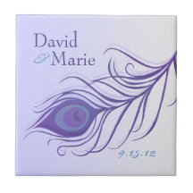 Teja personalizada pluma púrpura Trivet del pavo r