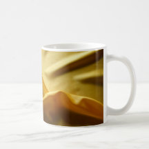 tejido amarillo arrugado taza