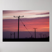 Telégrafo postes viejo en la puesta del sol posters