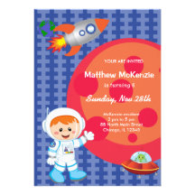 Tema del cumpleaños del muchacho del astronauta invitación personalizada