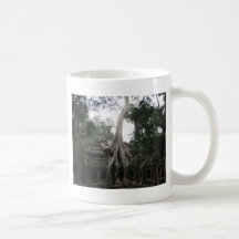 Templo camboyano en la selva taza