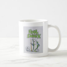 Tiburón de la piscina taza de café