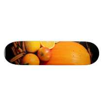 Todavía imagen de la vida de una calabaza y de otr patín personalizado