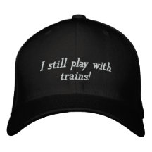 ¡Todavía juego con los trenes! Gorras De Béisbol Bordadas