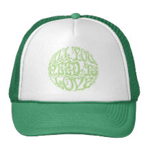Todos necesitan el amor III Gorras