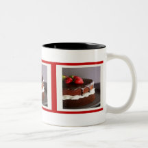 Torta de chocolate y taza de las fresas