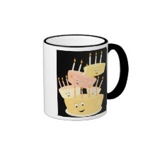 Tortas sonrientes apiladas tazas