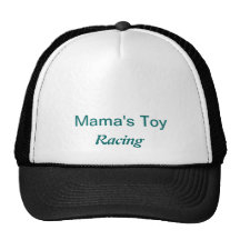 Toy de mamá, compitiendo con gorro