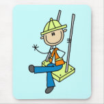 Trabajador de construcción en las altos camisetas  tapete de raton