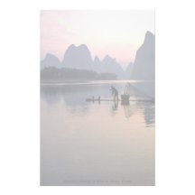 Travesía de la mañana en el río Li, Guilin, China Papelería